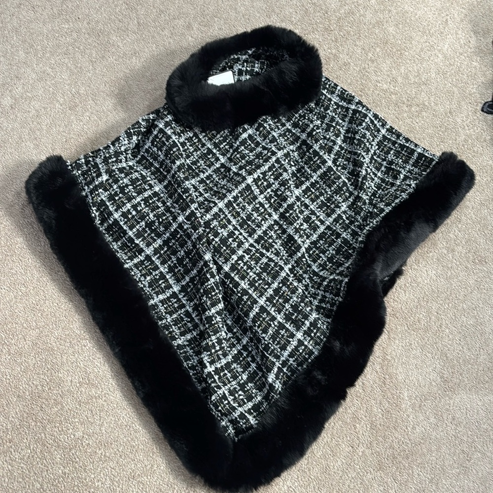 Brand: laundry; faux fur poncho; patterned: plaid; black and white; one size